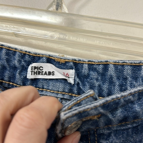 Epic threads shorts - Picture 2 of 2